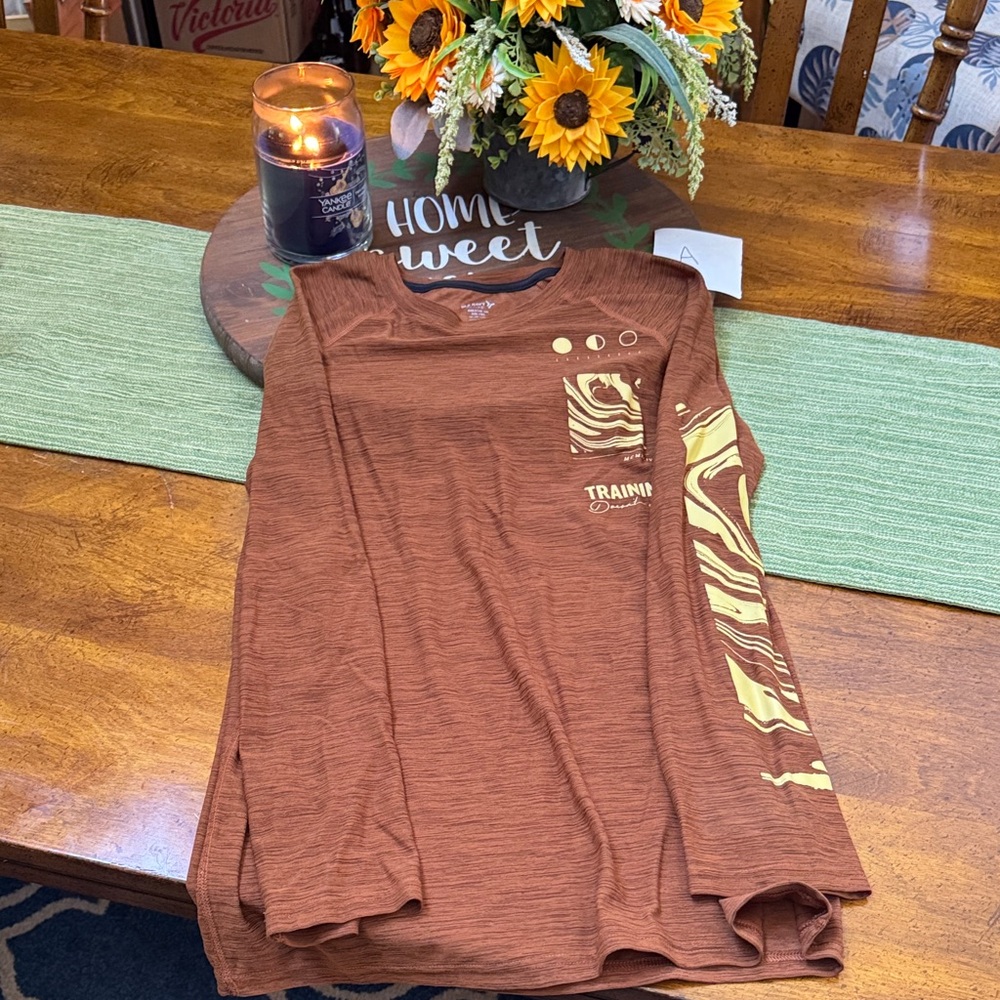 Old Navy Brown and Gold Long Sleeve Kids Tee